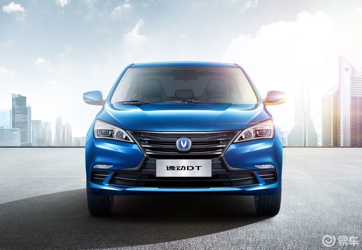 长安逸动dt是长安旗下的入门级轿车,外形简洁流畅,前脸采用x造型,整体