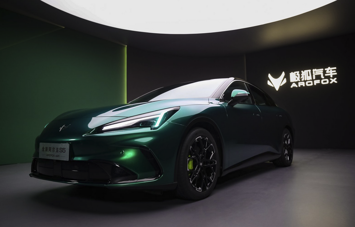 从极狐全新阿尔法S5,看2026年轿跑市场的“价值重构”