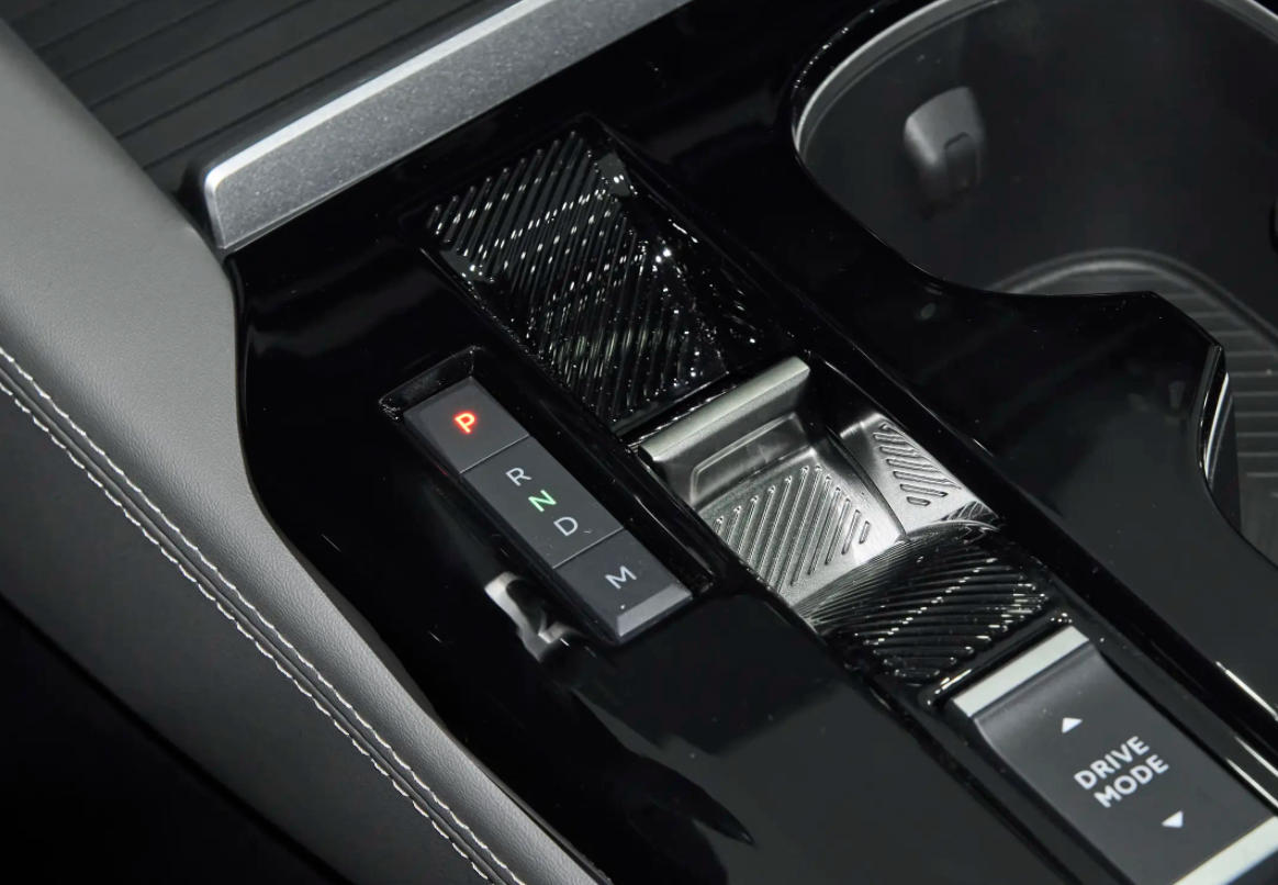 2026款雪铁龙凡尔赛对比2025款,高速不怕爆胎