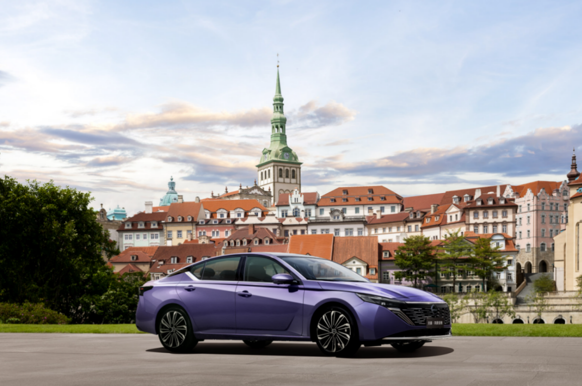 搭载鸿蒙座舱，实现“油电同智”，新款天籁内饰发布