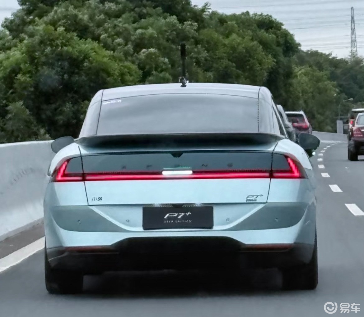 小鹏P7+增程版实车！1.5T增程器，纯电续航325km