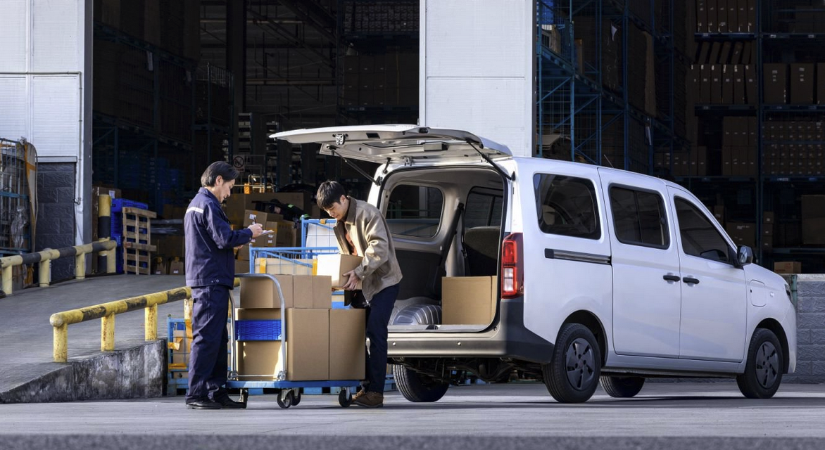 五菱荣光纯电版上市，微客市场的“新能源标杆”来了