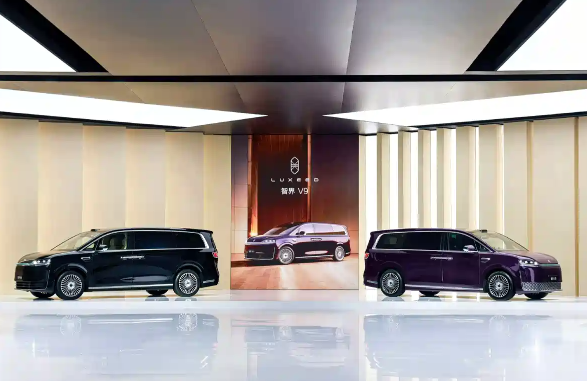 详细阅读:配后轮转向+双腔空悬,智界V9四月下旬即可试驾! 配后轮转向+双腔空悬,智界V9四月下旬即可试驾!