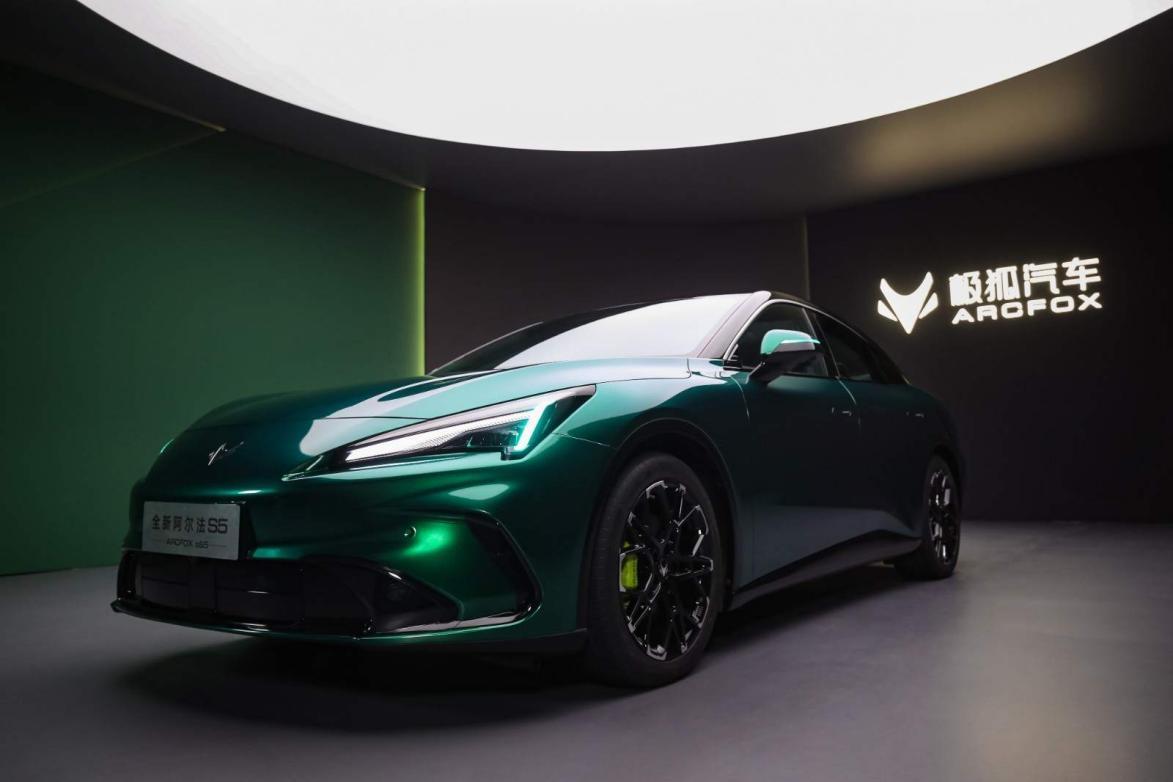 定调11万级新高度，极狐全新阿尔法S5预售360°智驾