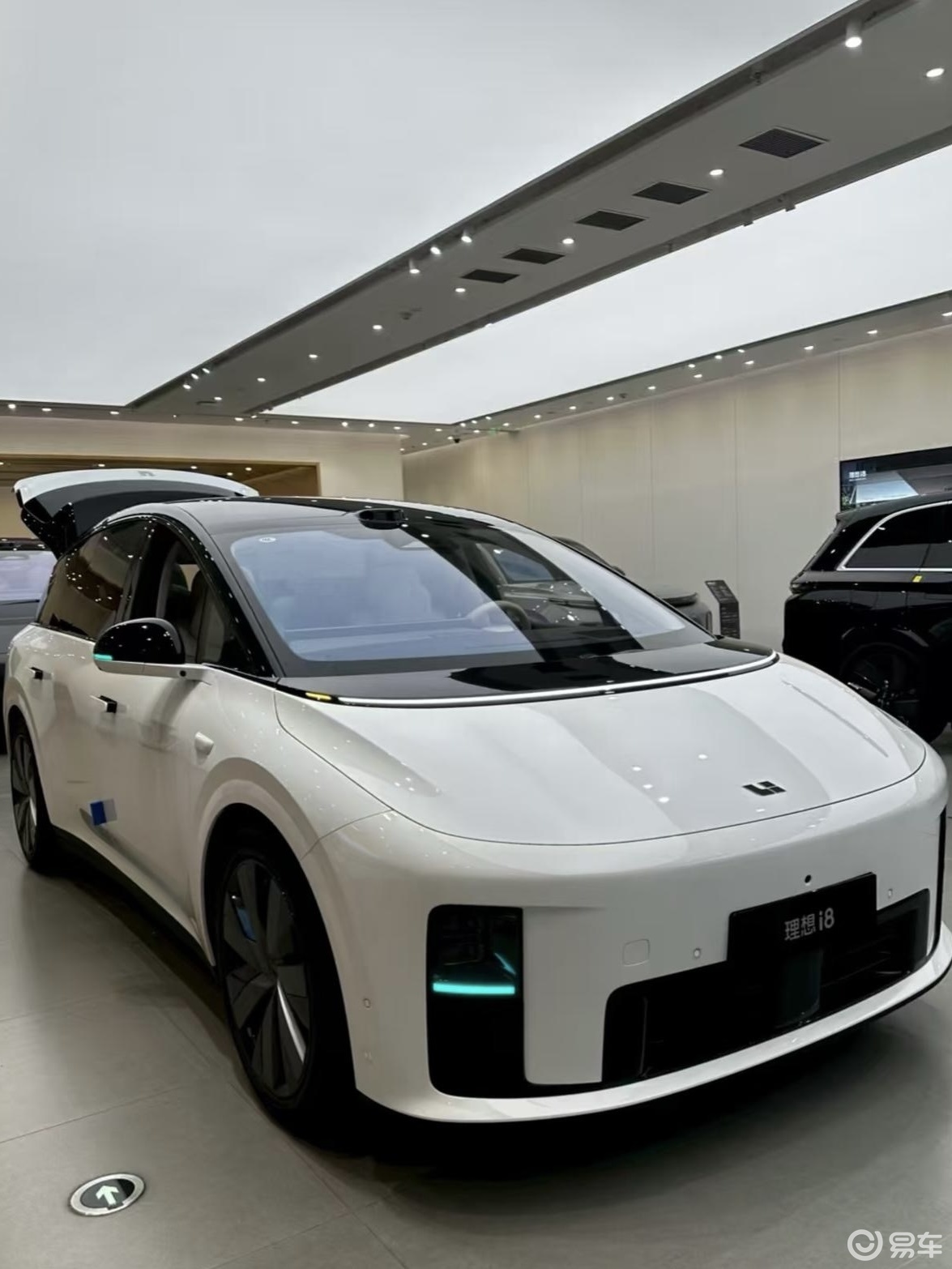 首次购车：通勤 + 出游刚需，对比 3 款车选了 ES6