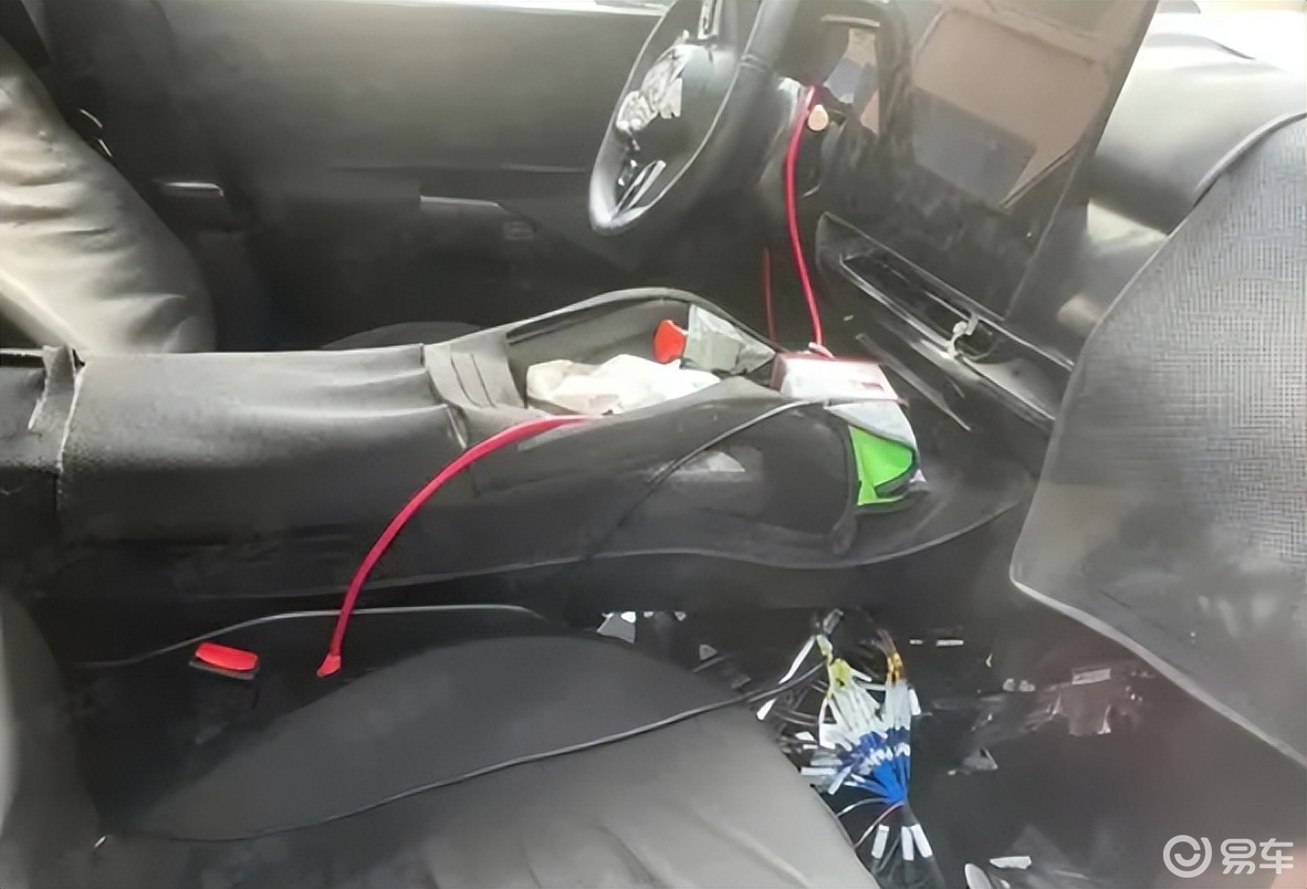 舍弃隐藏把手，极氪8X带三电机，冲刺40万级，配6C电池