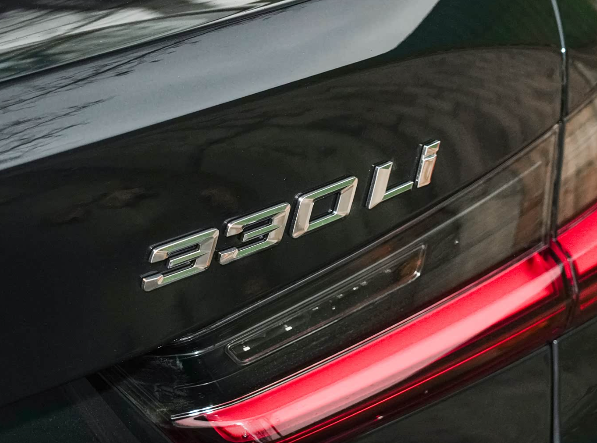 天塌了，宝马“3”字辈车型均推新款，指导价大幅下调且增配