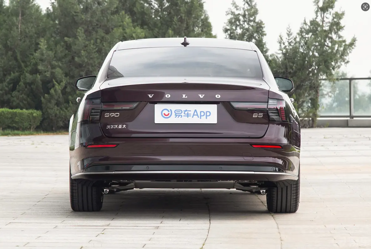 30多万预算买C级车？沃尔沃全新S90 VS 奔驰E级