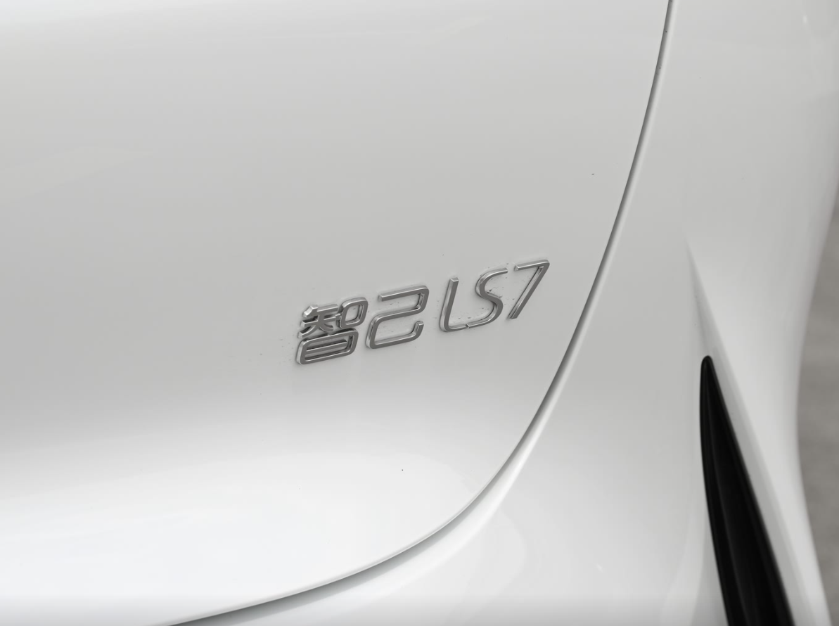 零百3秒级比Model Y大，智己LS7焕新版值得买吗？