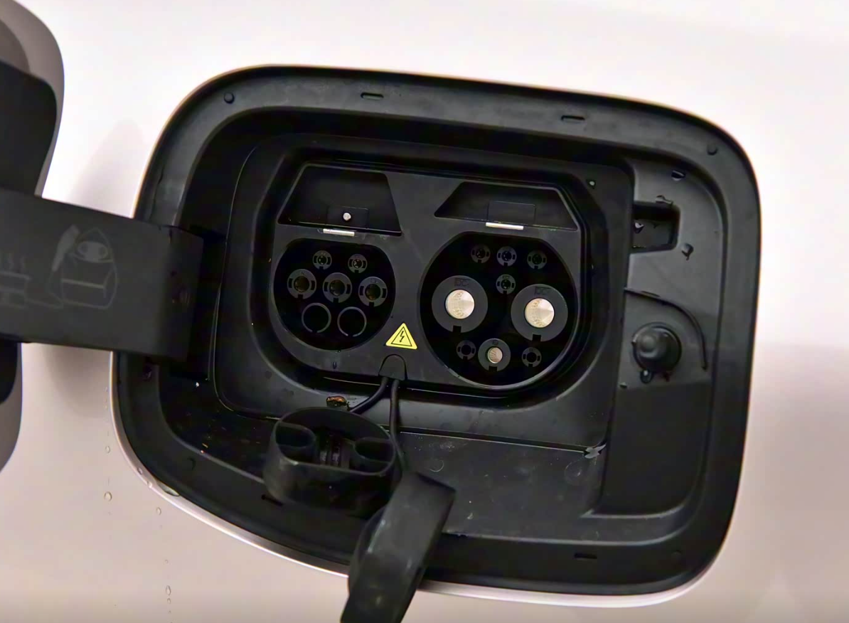 纯电续航180km仅9.19万起,8775芯片+座椅按摩