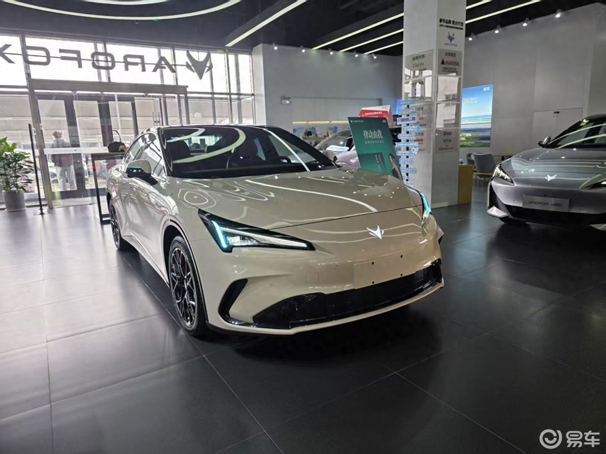 副驾带零重力+红外理疗 极狐新款阿尔法S5开启预售