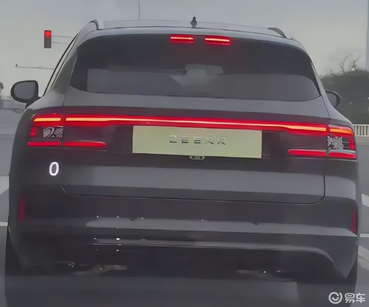 舍弃隐藏把手，极氪8X带三电机，冲刺40万级，配6C电池