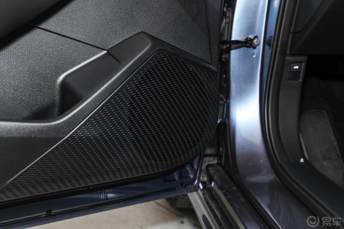 B级车决赛圈!天籁·鸿蒙座舱VS雅阁:谁更值得选择?