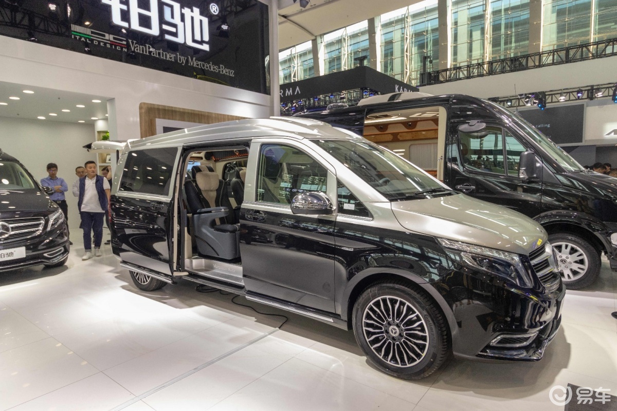 奢华打造,双拼色奔驰v级贵气十足,7座格局秒杀埃尔法!