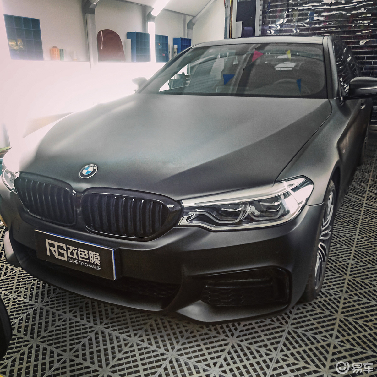 宝马5系车身改色钛金石墨黑rg瑞集改色膜河北石家庄店出品
