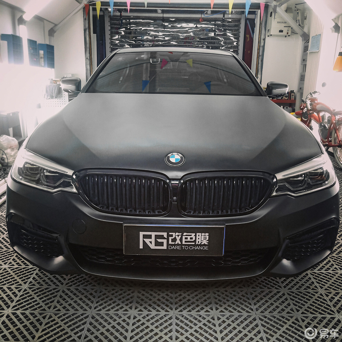 宝马5系车身改色钛金石墨黑rg瑞集改色膜河北石家庄店出品