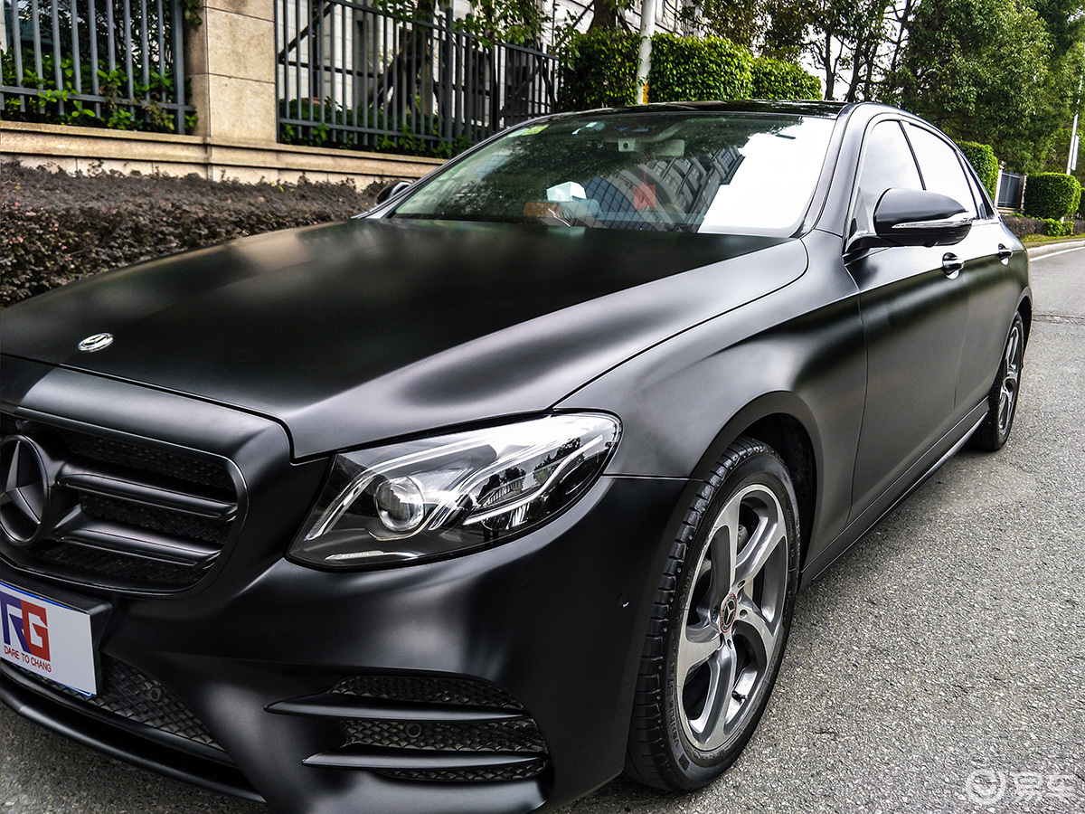 贴膜,小编今天给大家推出的是全网最新的奔驰e300领车身改色膜陶瓷黑