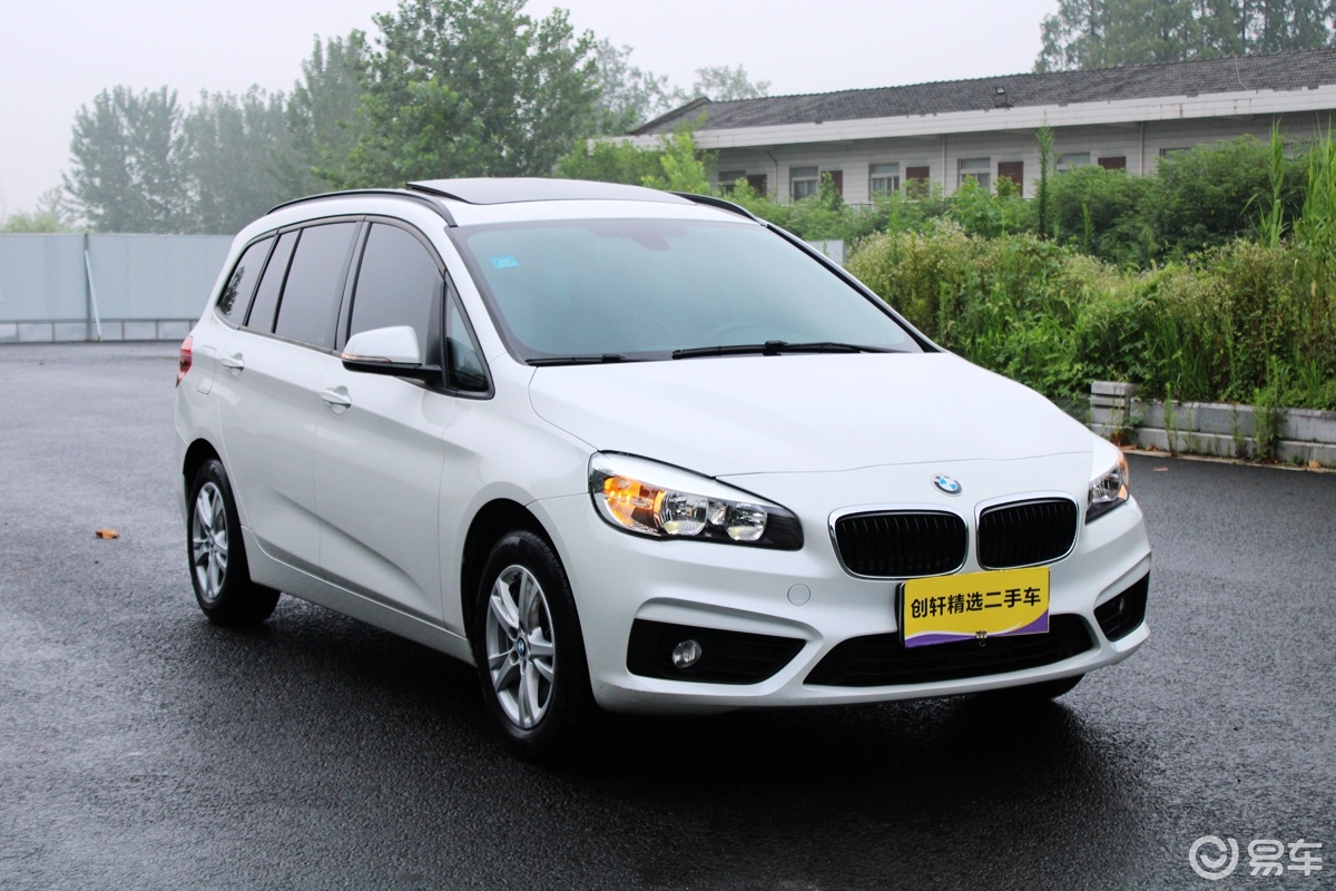 4宝马218i 7座多功能旅行车领先型