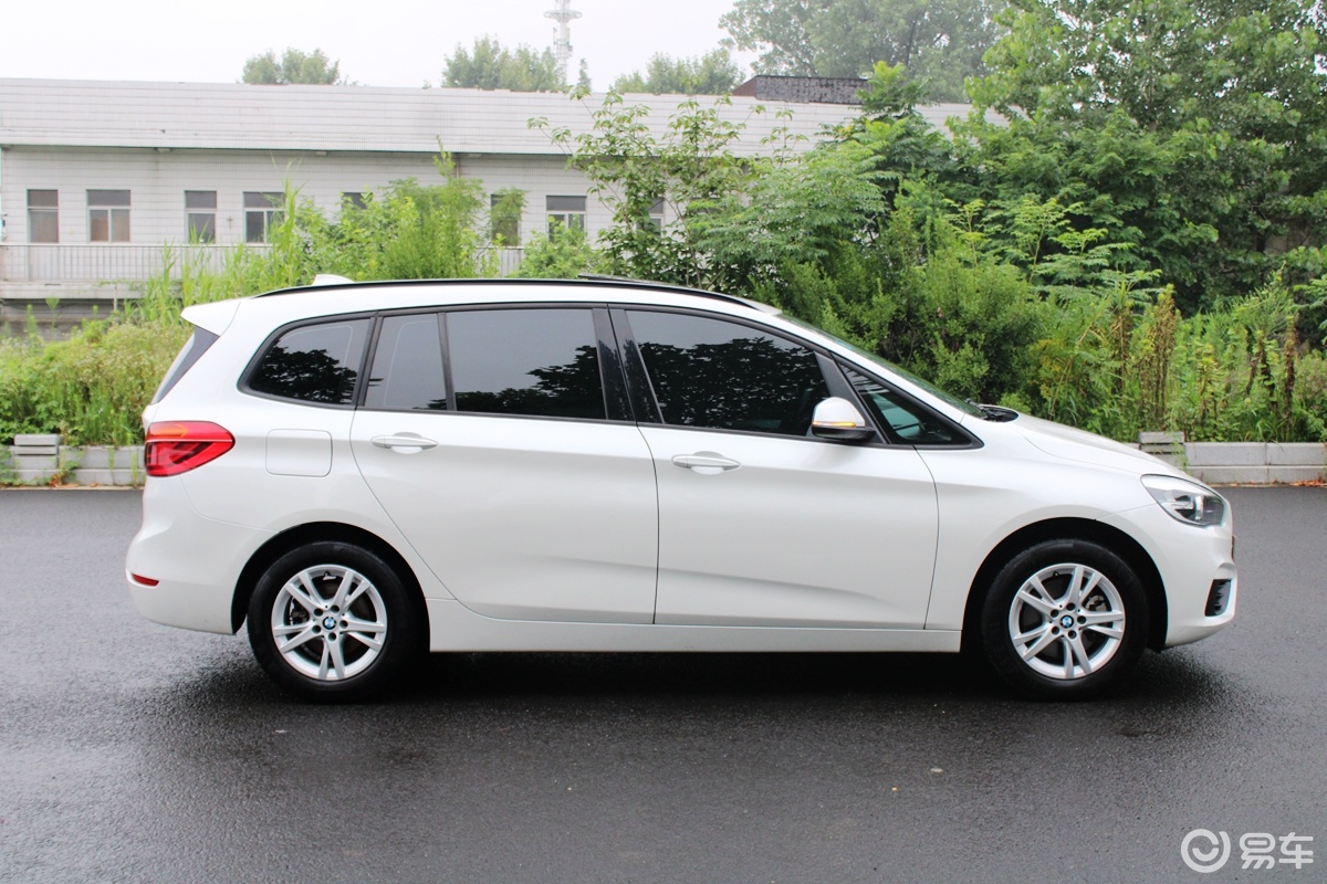 2018.4宝马218i 7座多功能旅行车领先型