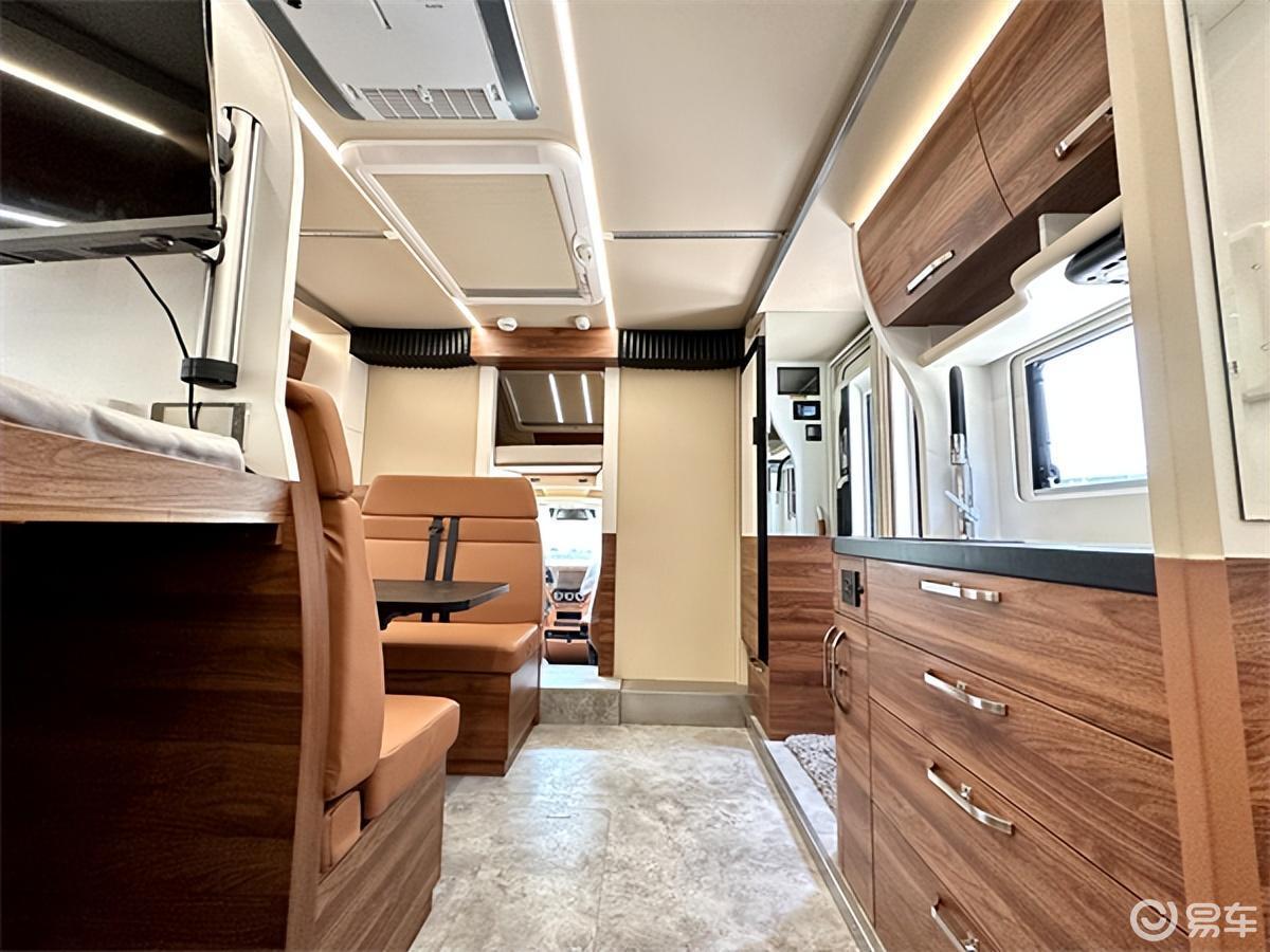 依维柯欧胜车内