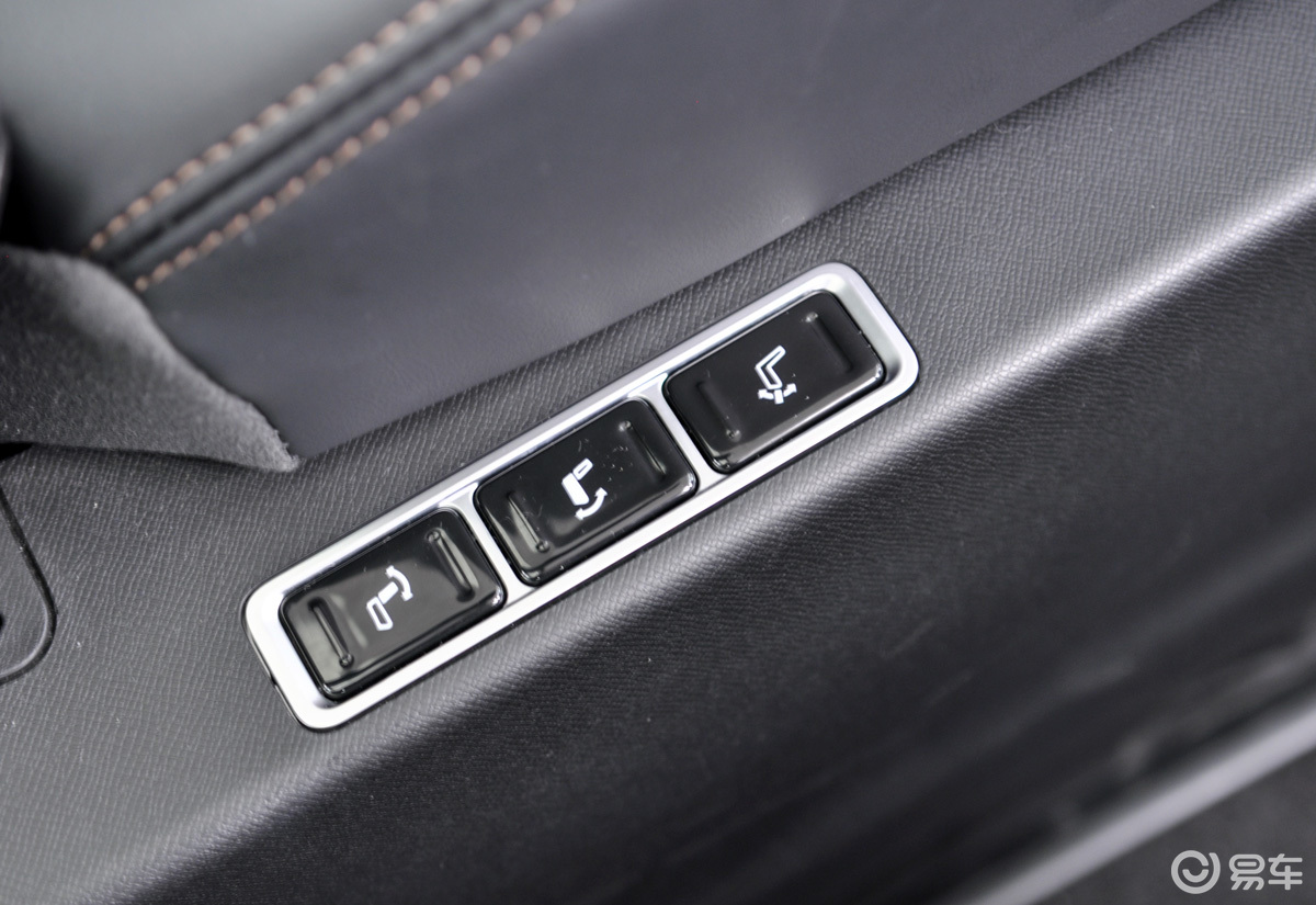 第二排座椅均提供了isofix儿童座椅接口,这样照顾孩子时,可以通过横向