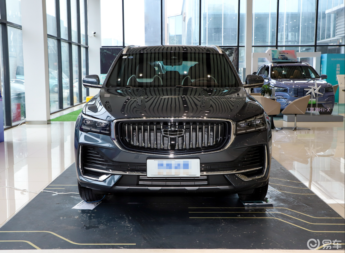 外观设计方面,2024款吉利星越l并没有太大变化,前脸进气格栅采用