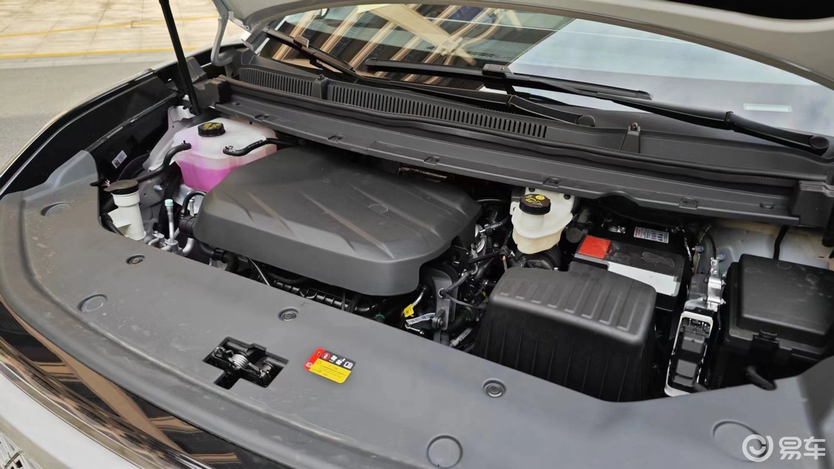 在动力总成上,上汽大通maxus g70搭载的是一台上汽蓝芯nf2 2.