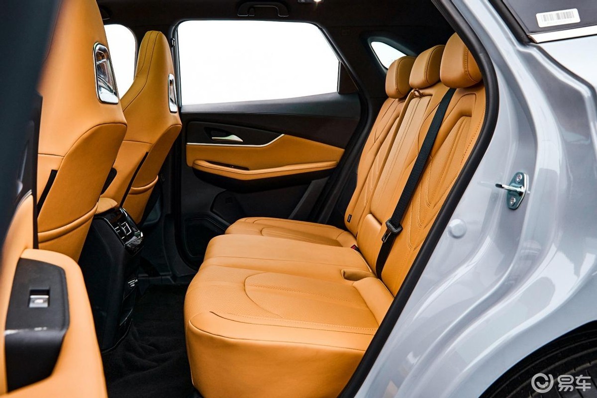 当前位置:>易车>风行t5evo空间摘要>摘要详情>除了颜值爆表和强大的