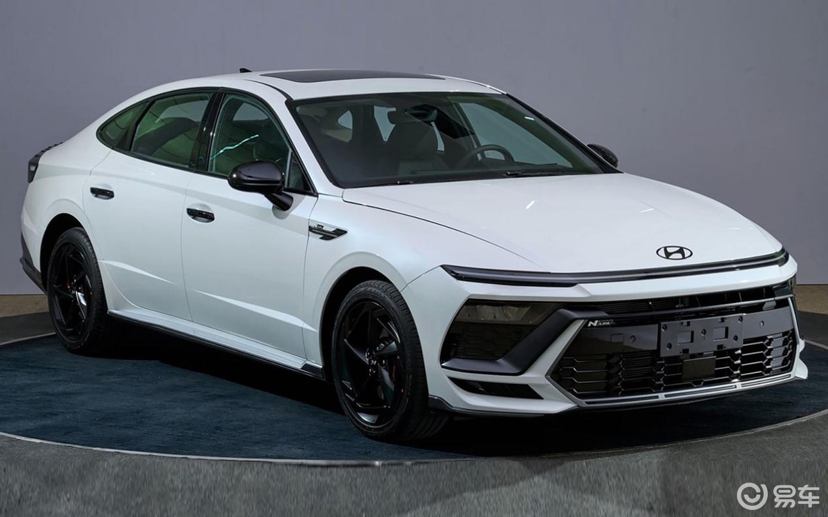 于2020年7月上市的第十代索纳塔车系便被网友给称之为"鲶鱼脸"