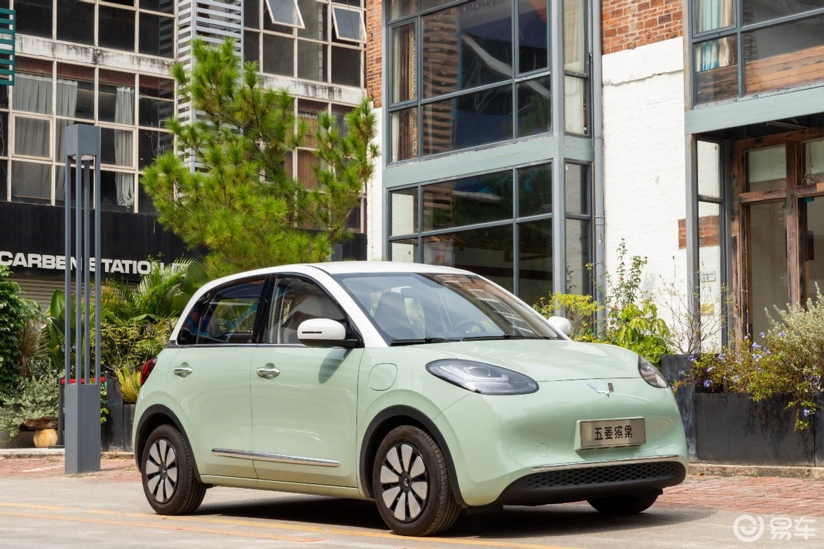 刚刚说到五菱缤果适合跑长途而且它的车身块头也不算小_易车