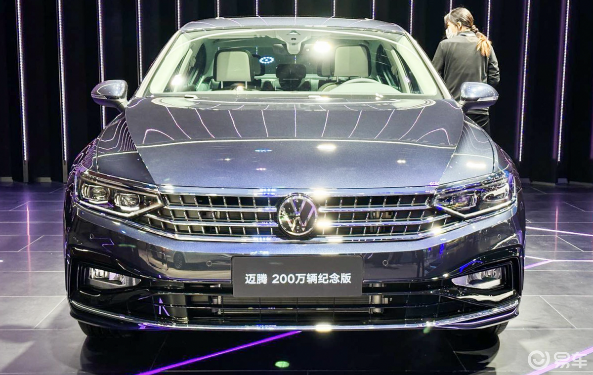 全新一代大众迈腾实车曝光,新增1.5T,配发光logo_易车