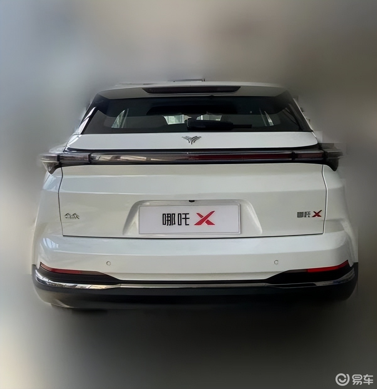 前两天从隔壁零跑来个大哥,戴个眼镜,看起来斯斯文文的,不过人倒是很