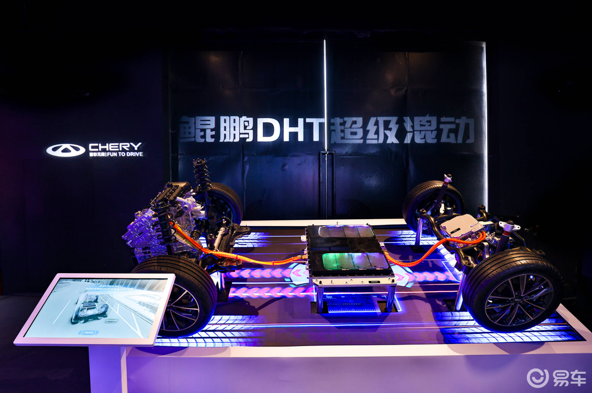 而本次的创新大会，奇瑞又拿出了更多的牌，将在电动化领域继续加码。 奇瑞的鲲鹏动力再一次升级，两驱混动