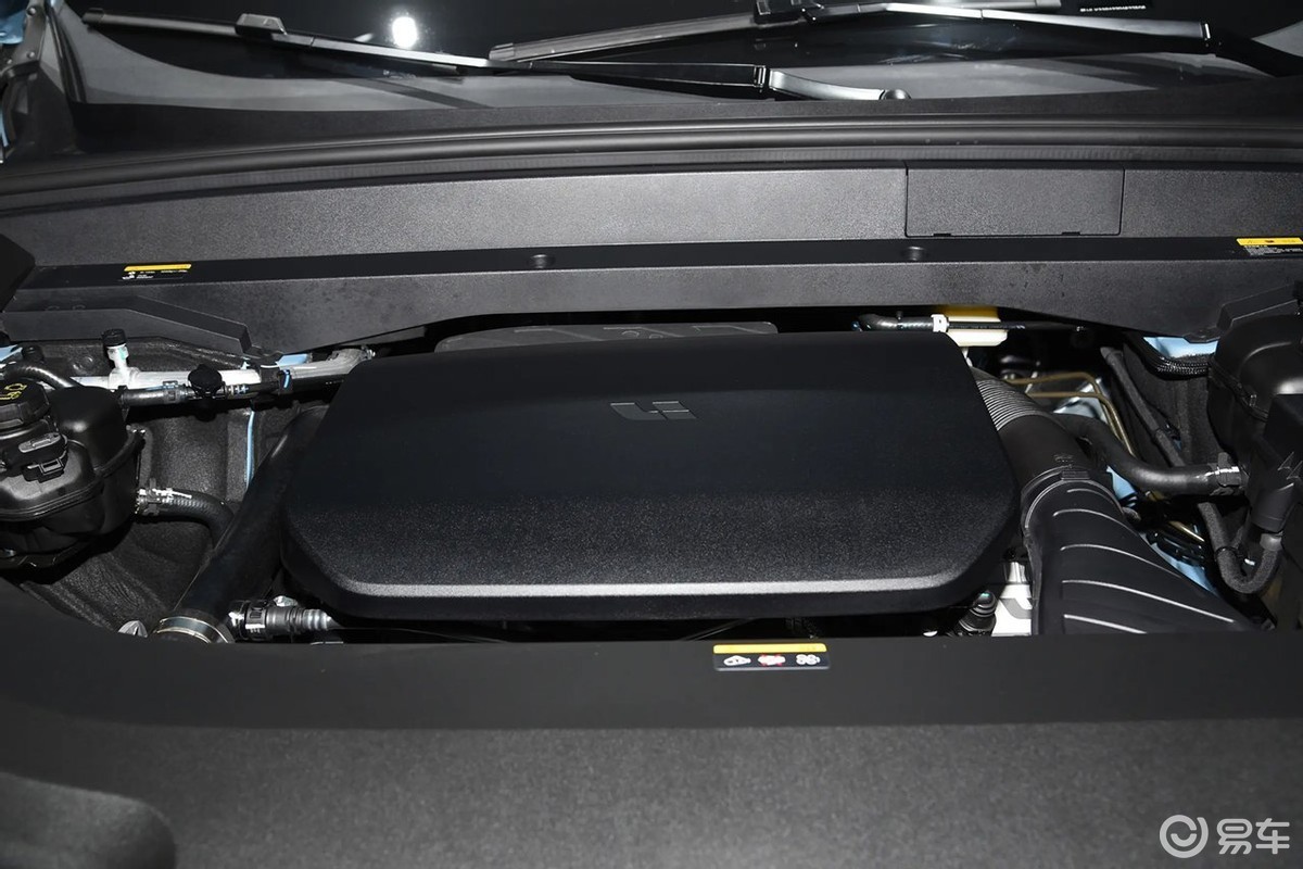 30万内入手家用大六座SUV 深蓝S09和理想L8怎么选