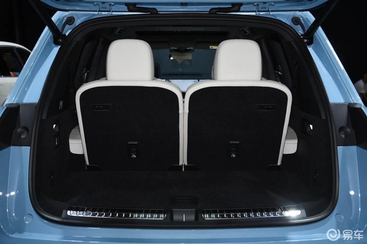 30万内入手家用大六座SUV 深蓝S09和理想L8怎么选