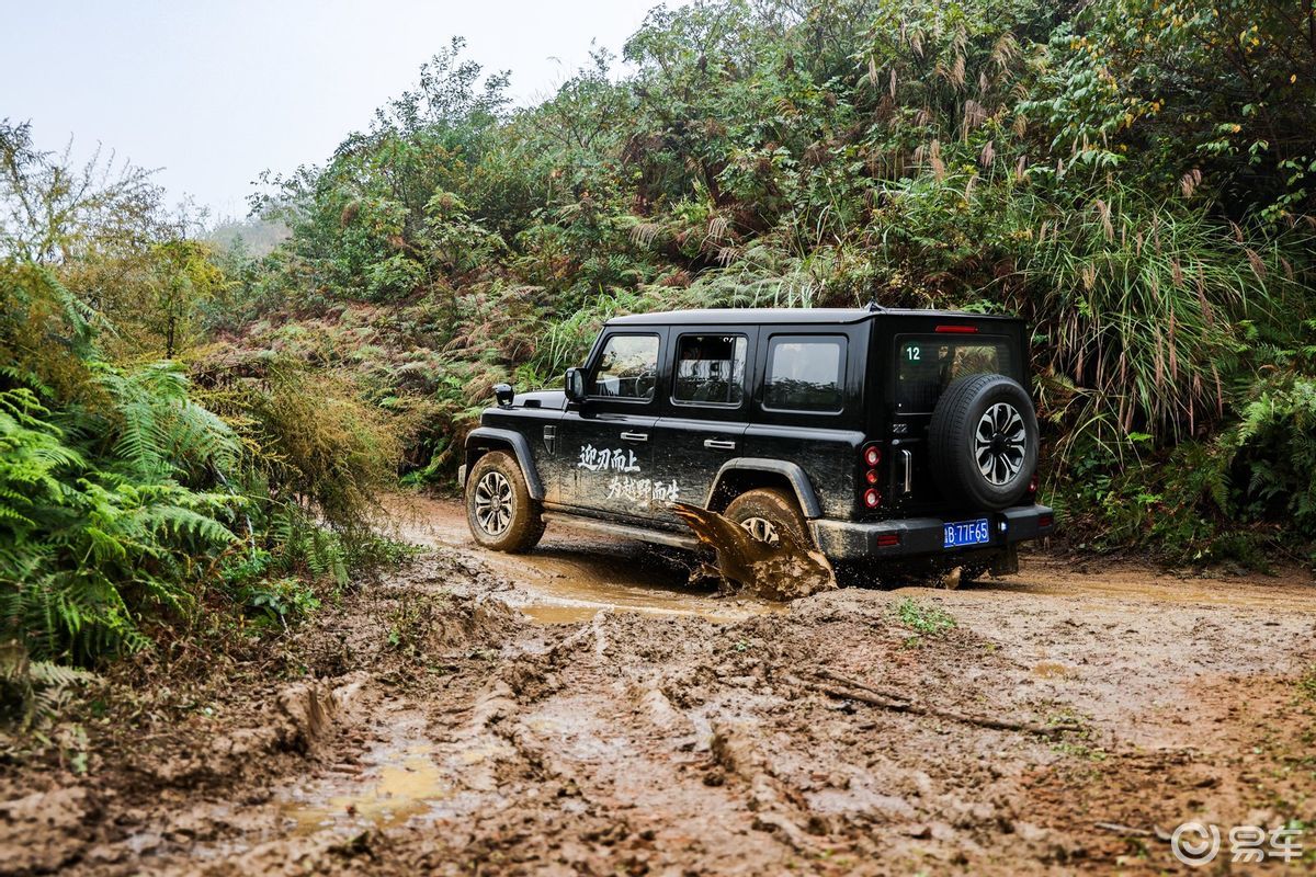 除了情怀还有什么?212 T01柴油版硬核试驾