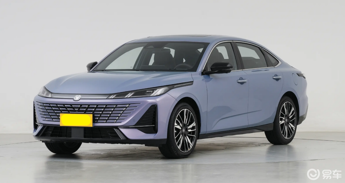 长安逸动对比帝豪：家轿市场的巅峰对决