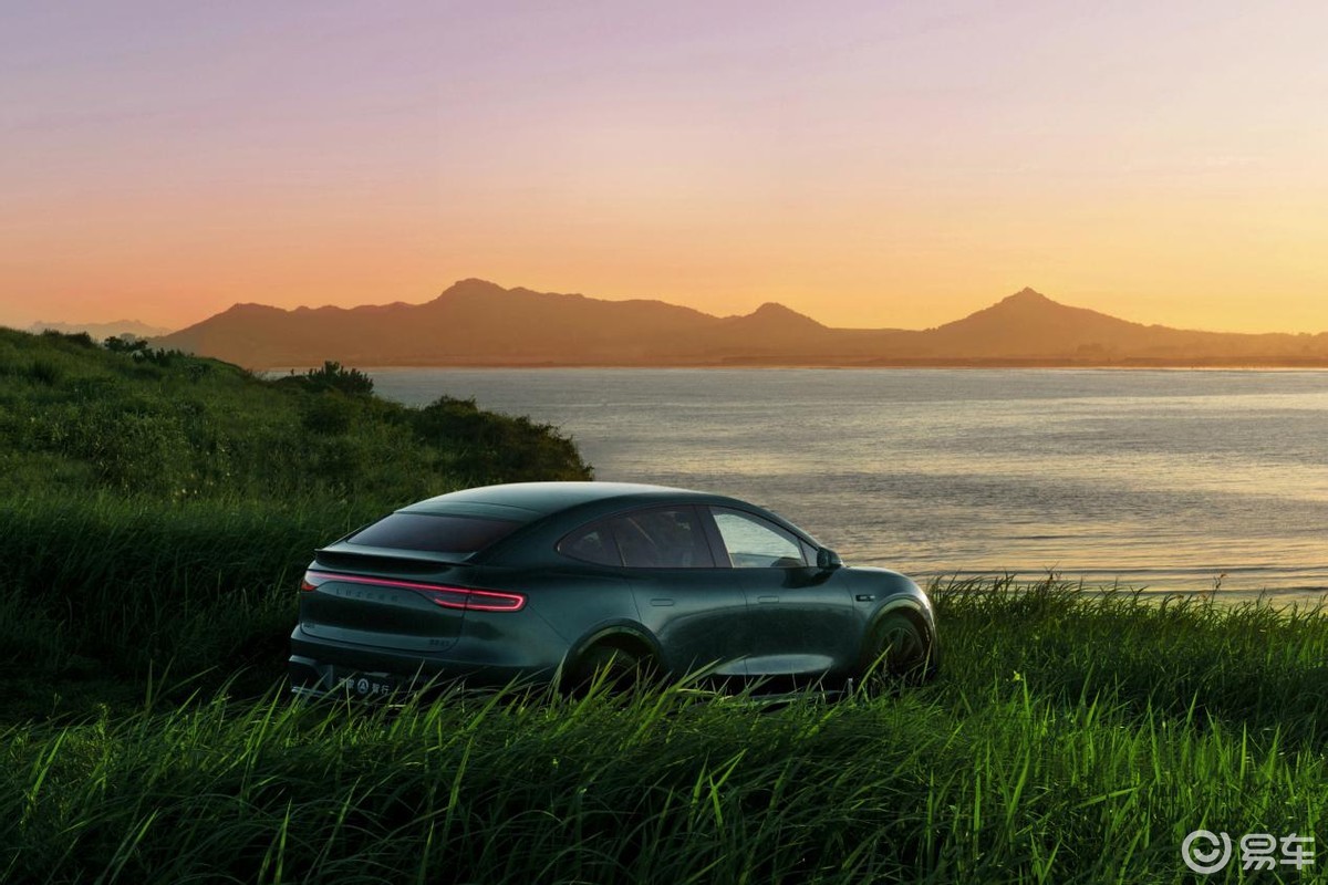 智界R7首个户外穿刺整车挑战,定义电动车安全与耐久新标杆