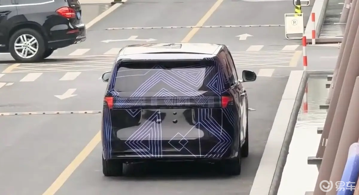 详细阅读:鸿蒙智行旗舰MPV更多实车曝光,定名智界V9 鸿蒙智行旗舰MPV更多实车曝光,定名智界V9