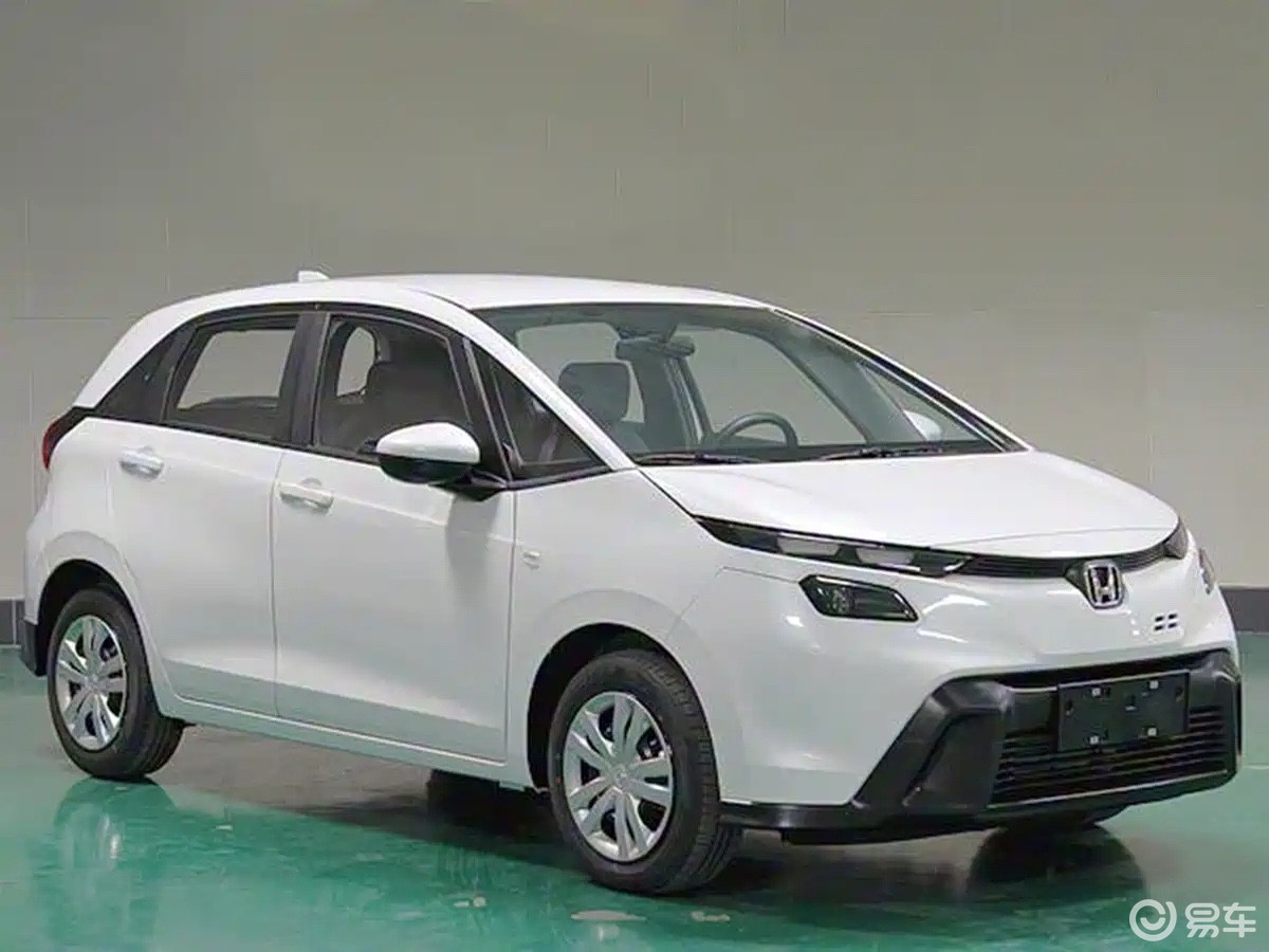 本田新飞度实车照！前脸大改，采用分体式大灯，或一季度上市