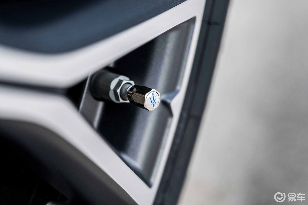 全新玛莎拉蒂格雷嘉Cristallo特别版SUV耀目首秀