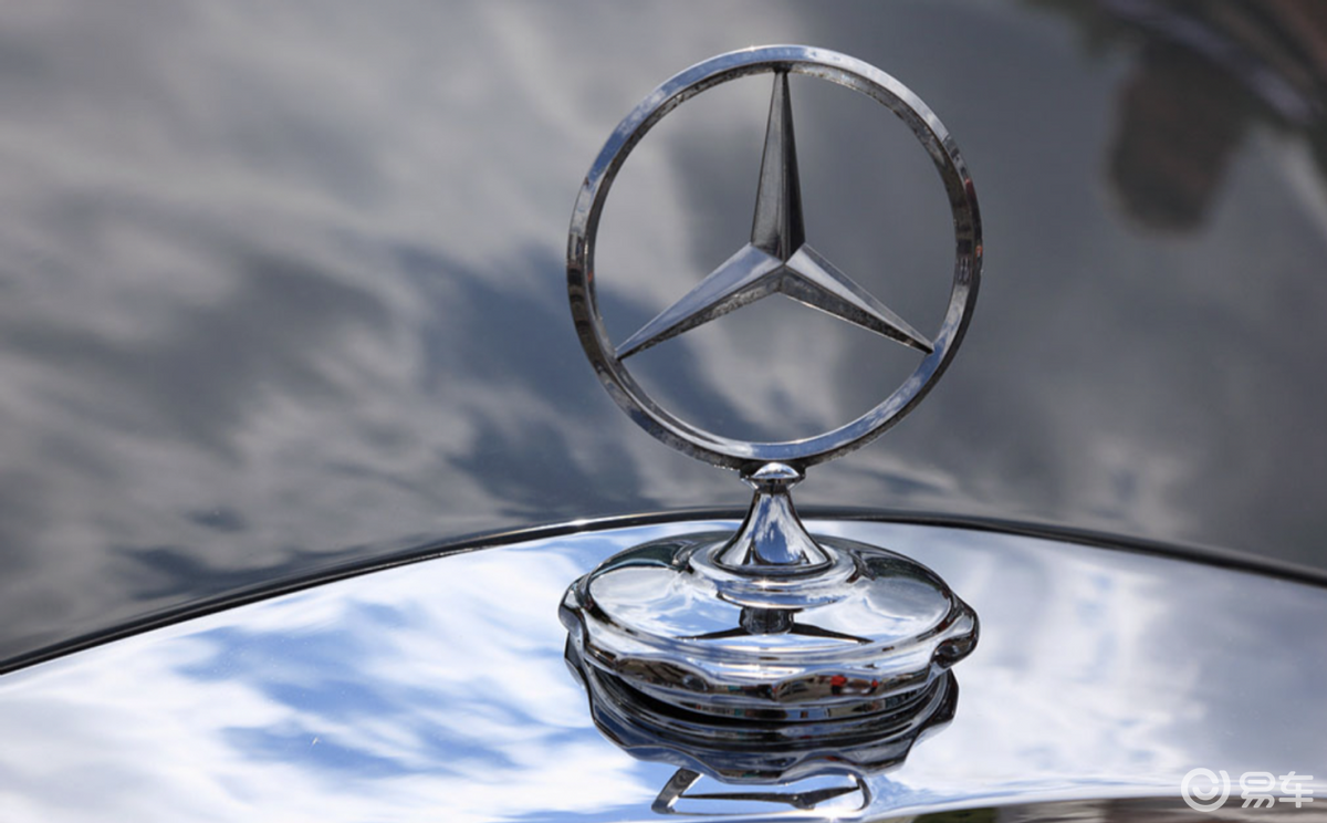 新款奔驰S级预告图，配发光立标，还有全新V8动力