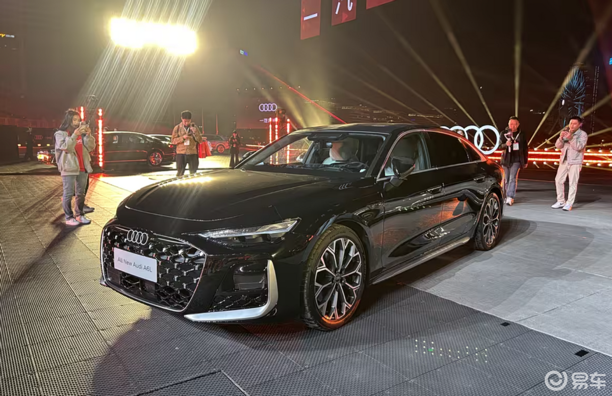 全新一代奥迪A6L实车，空悬和后轮转向还是选配