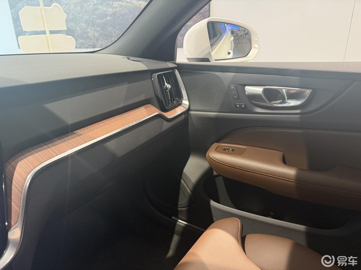 都是豪华B级车，沃尔沃S60和奥迪A4L，谁更懂年轻人？