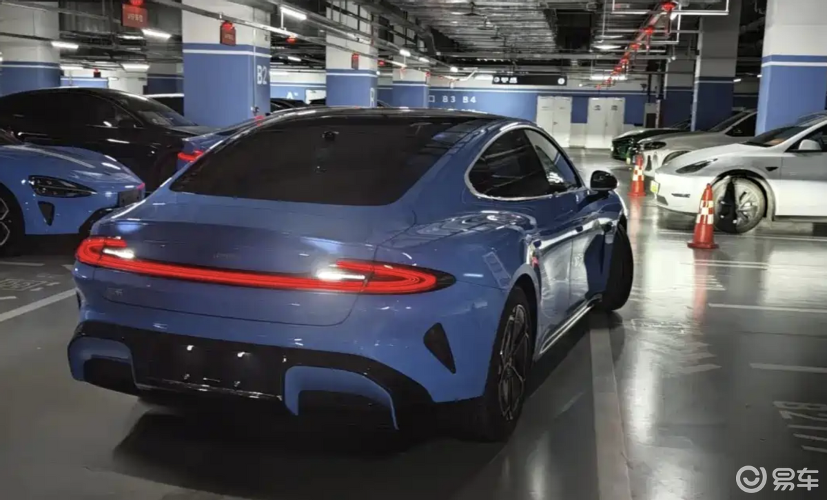 新一代小米SU7实车，预售22.99万起，继续更新吗？