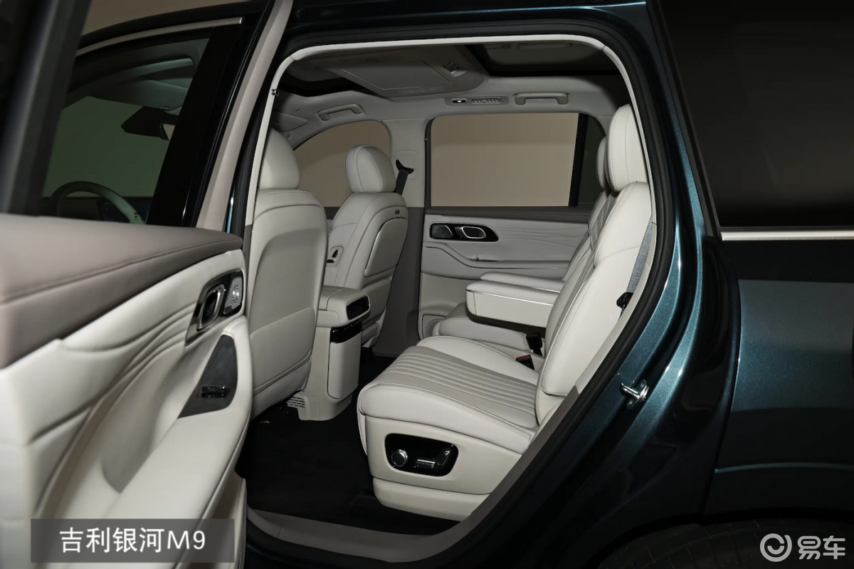 这个春节靠大六座一步到位：银河M9 PK 风云T11