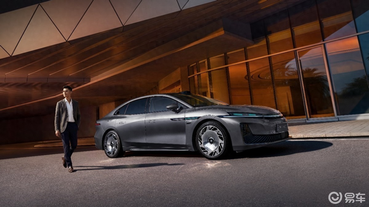 昊铂A800全面对比奥迪A6L，商务、高端家用选谁更好？