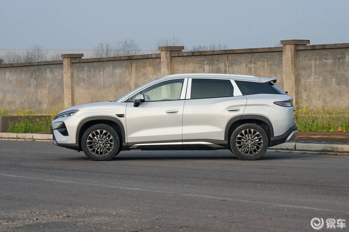 比亚迪宋Ultra EV今日预售，纯电续航最高710km