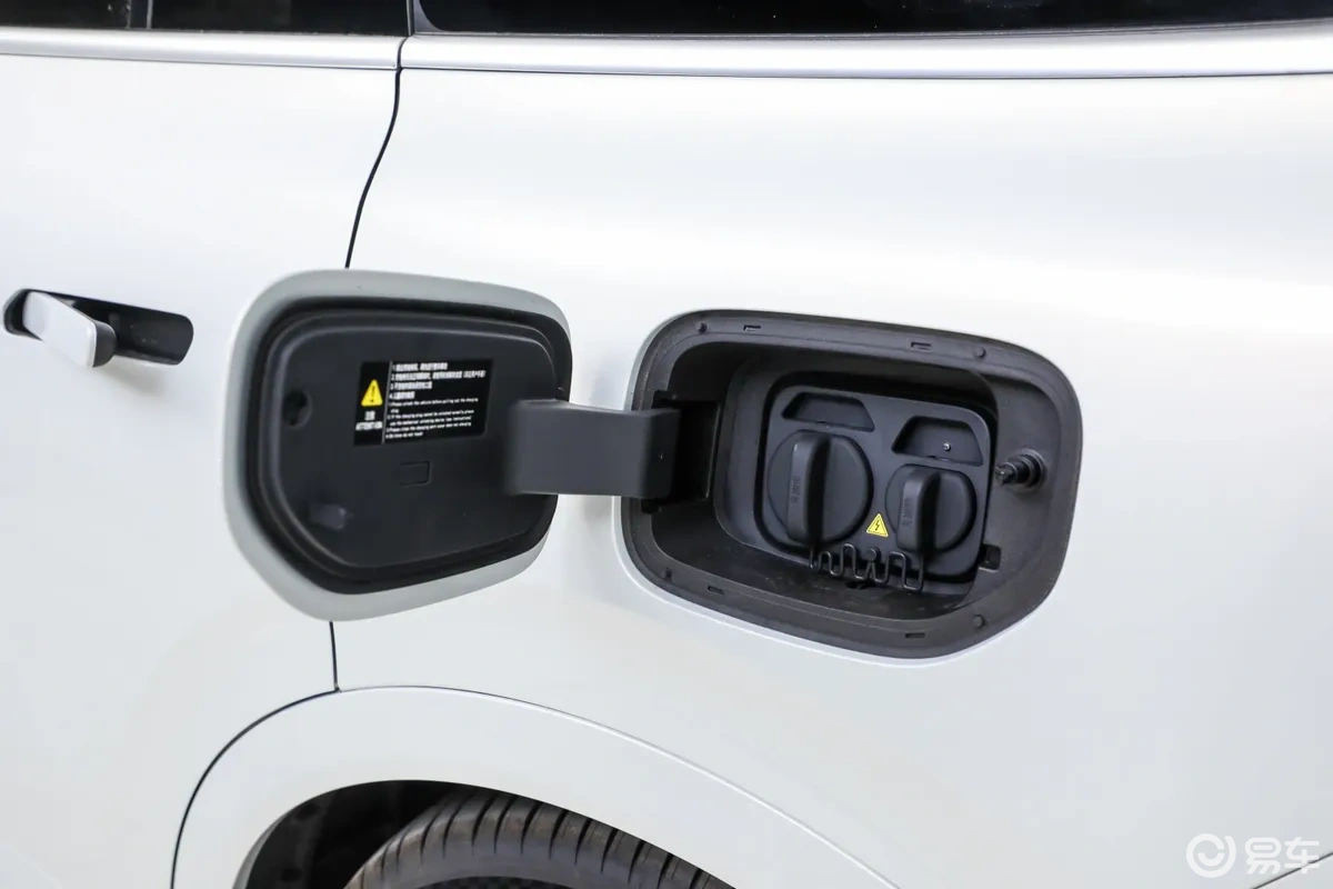 深蓝S09后驱Ultra超长续航版上市,续航家用两不误