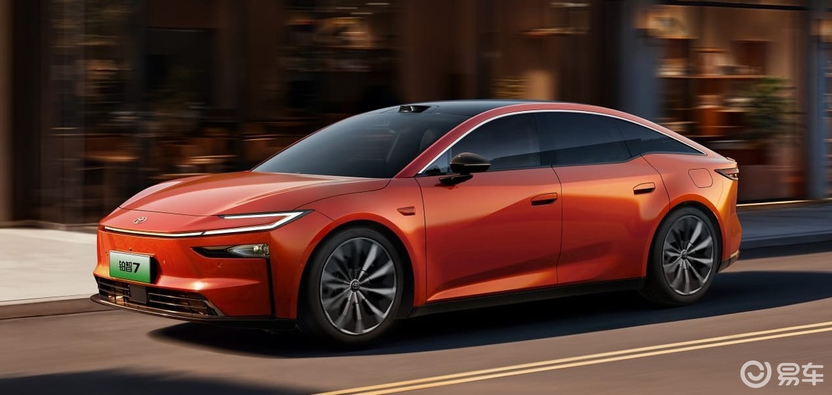 20万买C级新能源家轿 铂智7和小鹏P7+ 你怎么选?